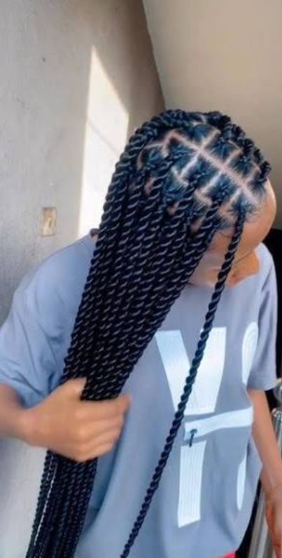 Medium Senegalese Twists