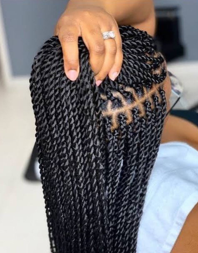 SENEGALESE BRAIDS