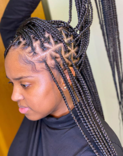 TRIANGLE KNOTLESS BRAIDS